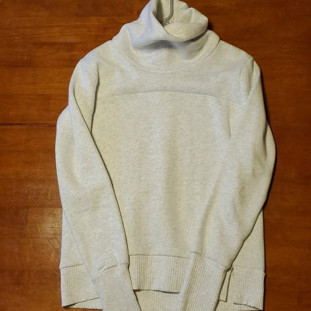 Alo yoga sweater